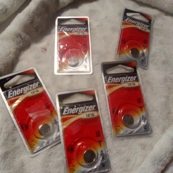 ENERGIZER batteries. #1216 Selling a set of 5. New in package - Picture 4 of 4